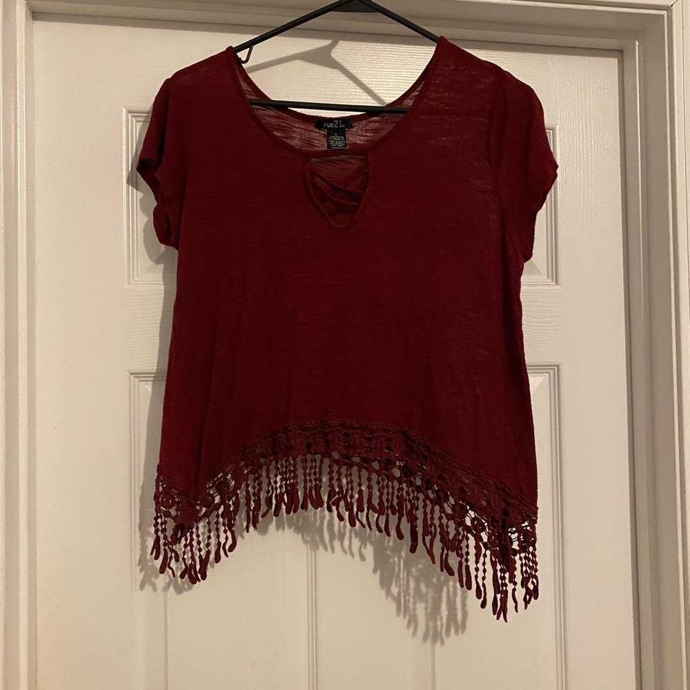 Rue21 Burgundy Fringe-Hem Short Sleeve Crop Top